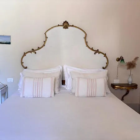1550 Residenza D'epoca Bed & Breakfast 3*